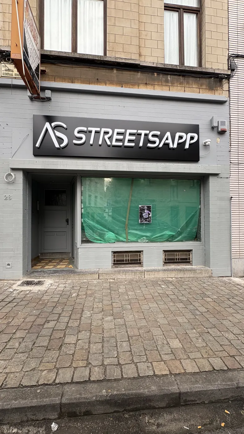 Street Sap caisson dibond noir lettres volumétriques