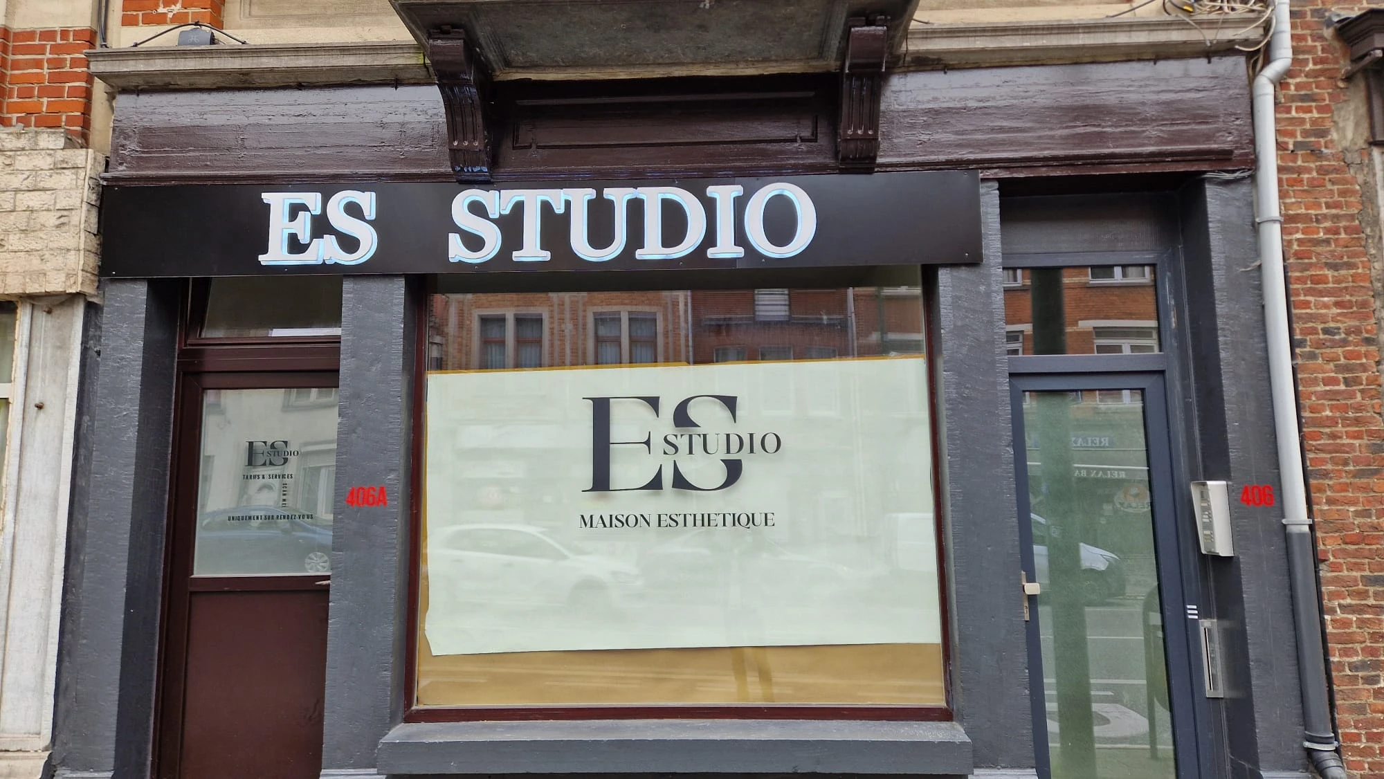 Es Studio caisson dibond noir