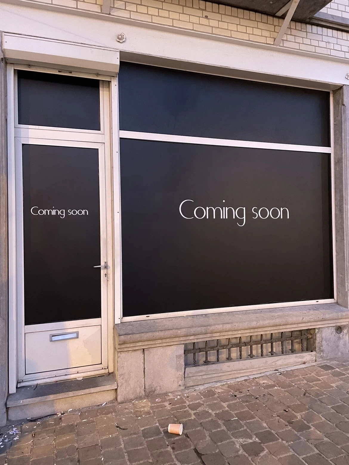 Stickers vitrine coming soon