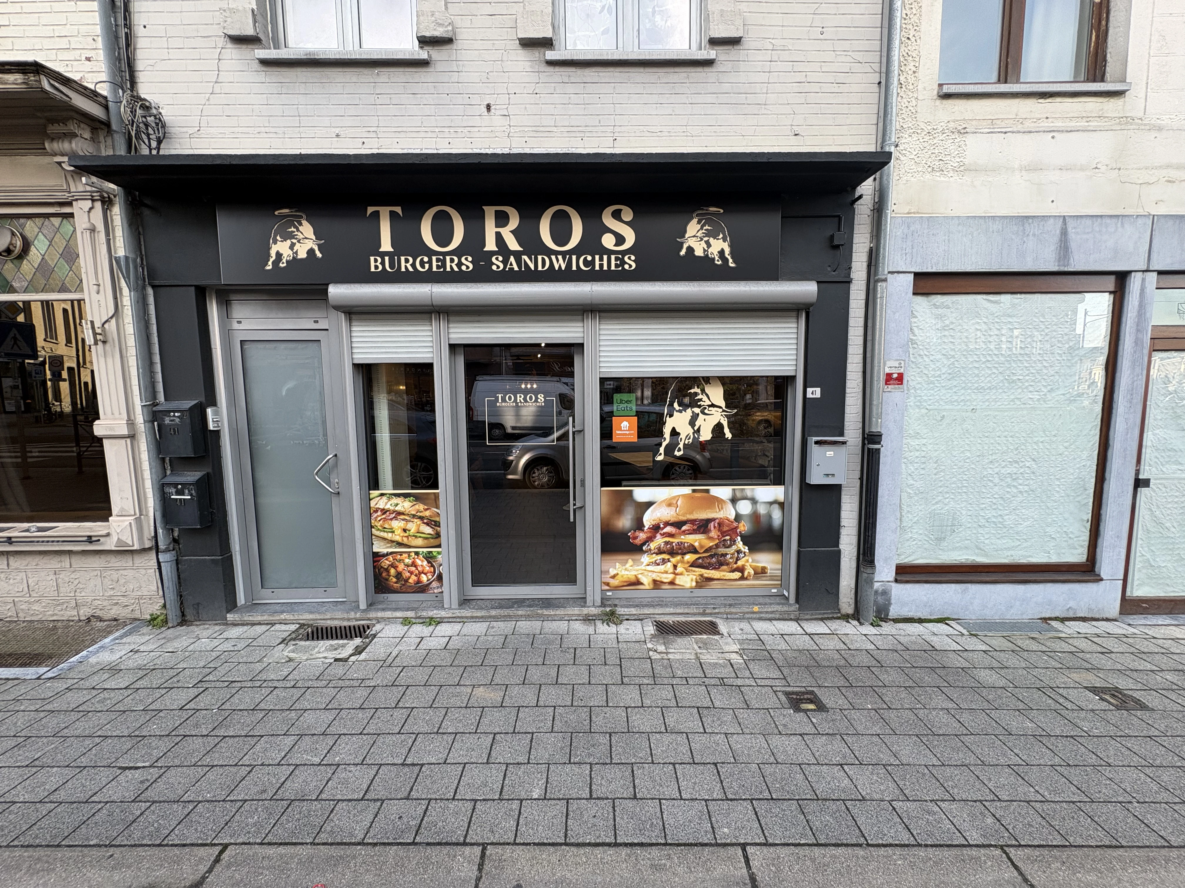 Toros avant - Ancienne enseigne avec lettres dorées