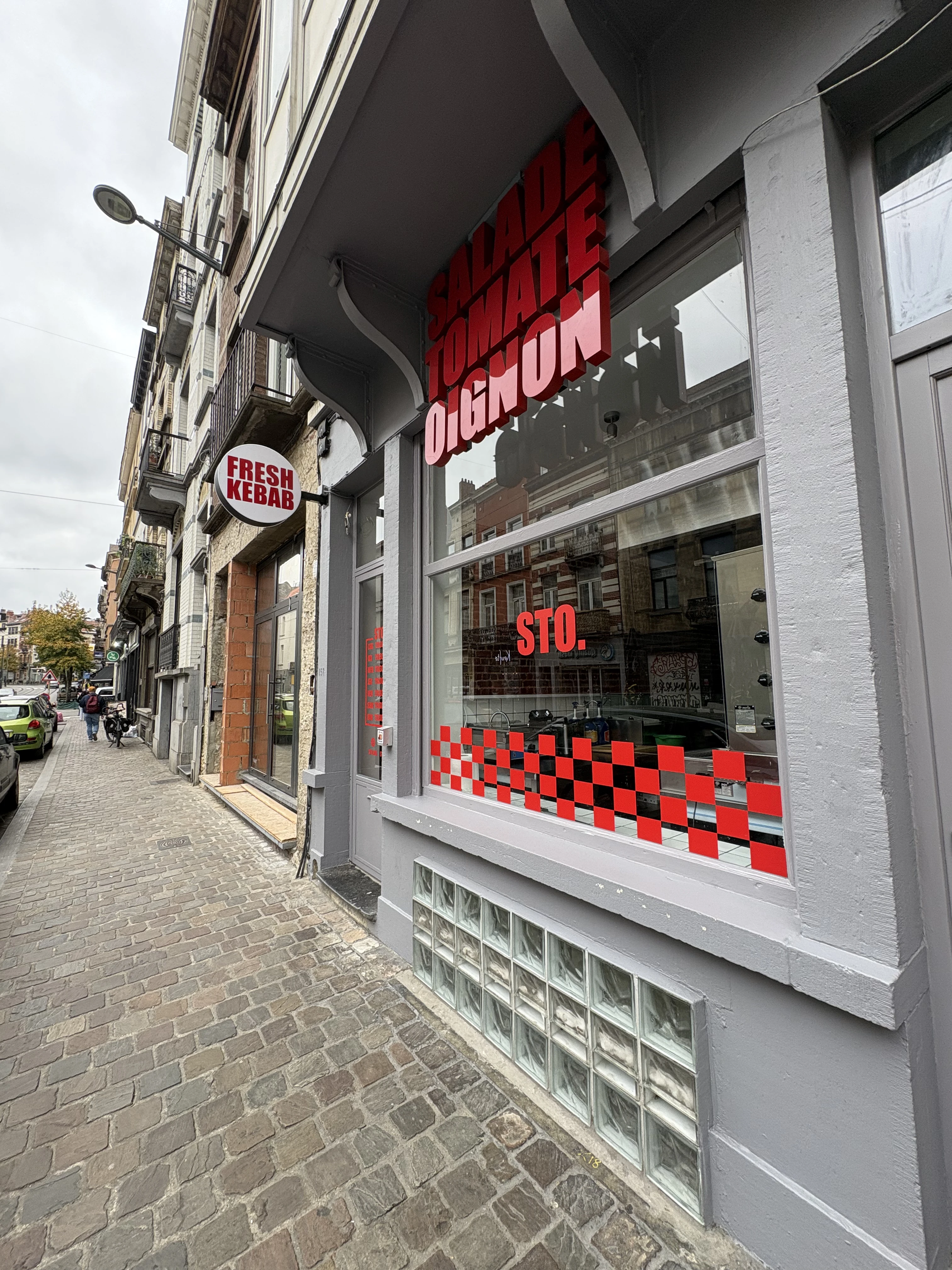 Stickers vitrine et vitrophanie façade STO